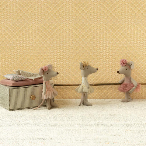 *Maileg Dance Mouse in Daybed - Little Sister