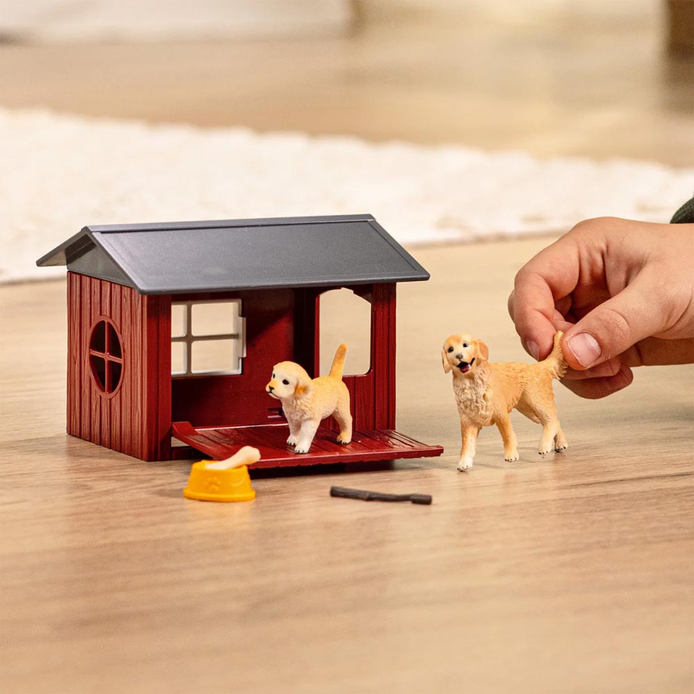 *Schleich Farm World Dog Kennel with Golden Retriever