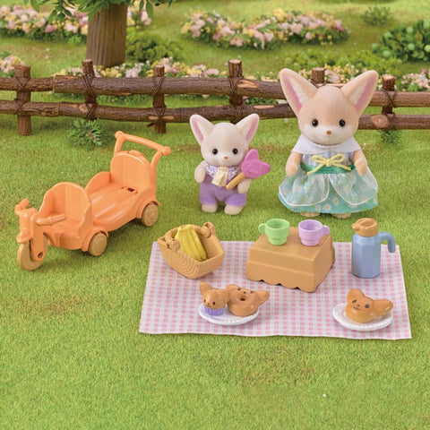 *Calico Critters Sunny Picnic Set w/ Fennec Fox Sister & Baby